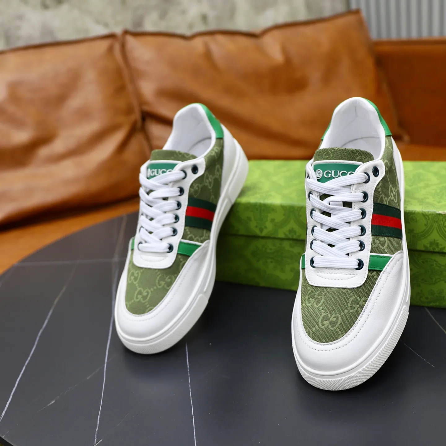 Ex-factory price: 420💰🙅‍♂️🙅‍♂️🙅‍♂️ Brand: GUCCI Standard code: 38-44 (45 customized) Grade: Same as the official website Material: Original leather splicing Comfortable and breathable sheepskin lining Original wear-resistant outsole Style category: Men's fashionable casual shoes Running sneakers Distinguished luxury brand elements Top luxury Color: actual picture color